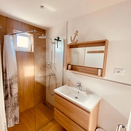 Veic * Rogoznica (Sibenik-Knin)