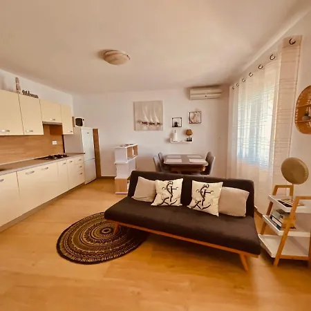 Veic Lägenhet Rogoznica (Sibenik-Knin)